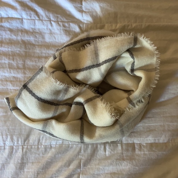 Large Soft Scarf - Picture 2 of 5